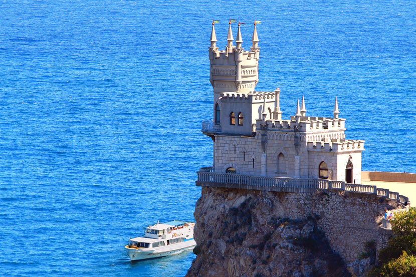 Ласточкино гнездо в Крыму — замок, парящий между небом и морем